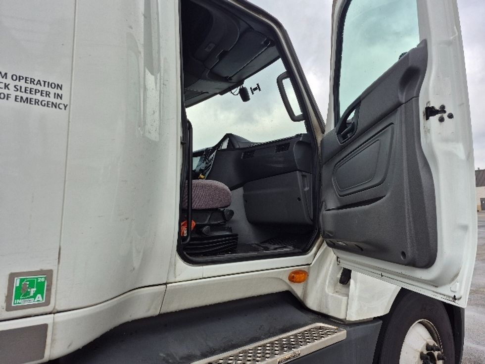 Sleeper Tractor-Heavy Duty Tractors-International-2023-LT625-La Porte-IN-624,496\n\t\tmiles-$ 41,500 - Image 13