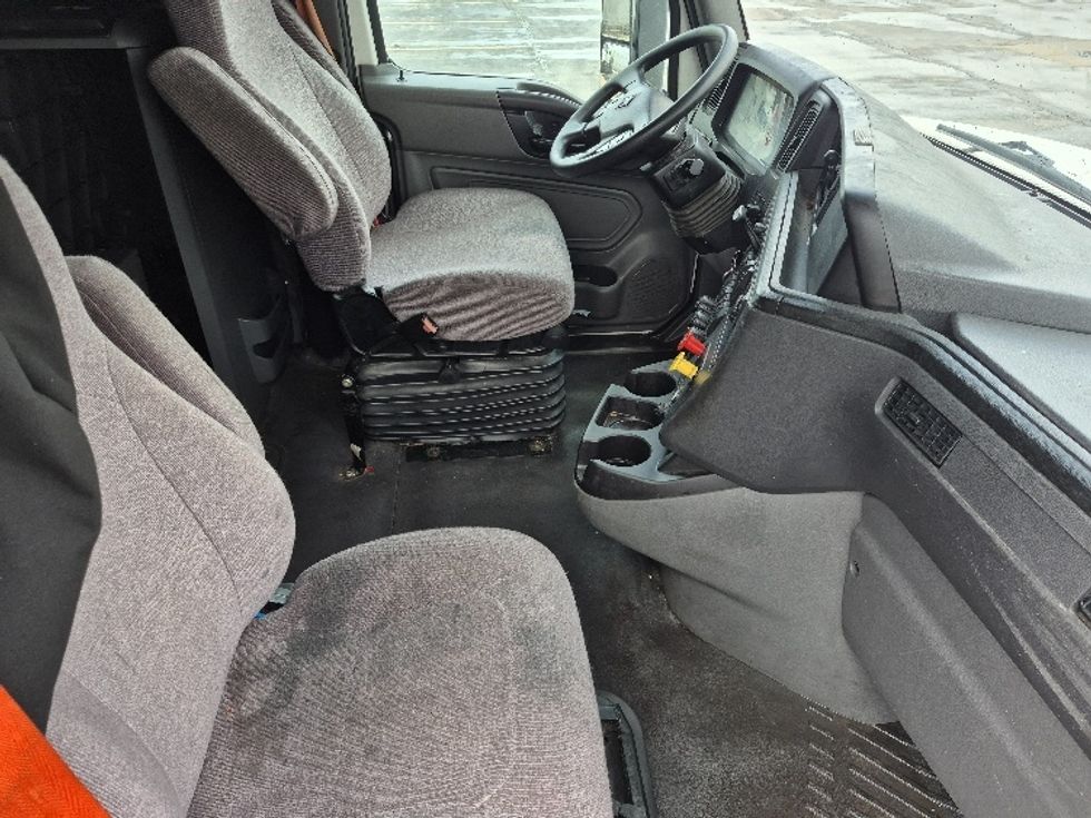 Sleeper Tractor-Heavy Duty Tractors-International-2023-LT625-La Porte-IN-624,496\n\t\tmiles-$ 41,500 - Image 15