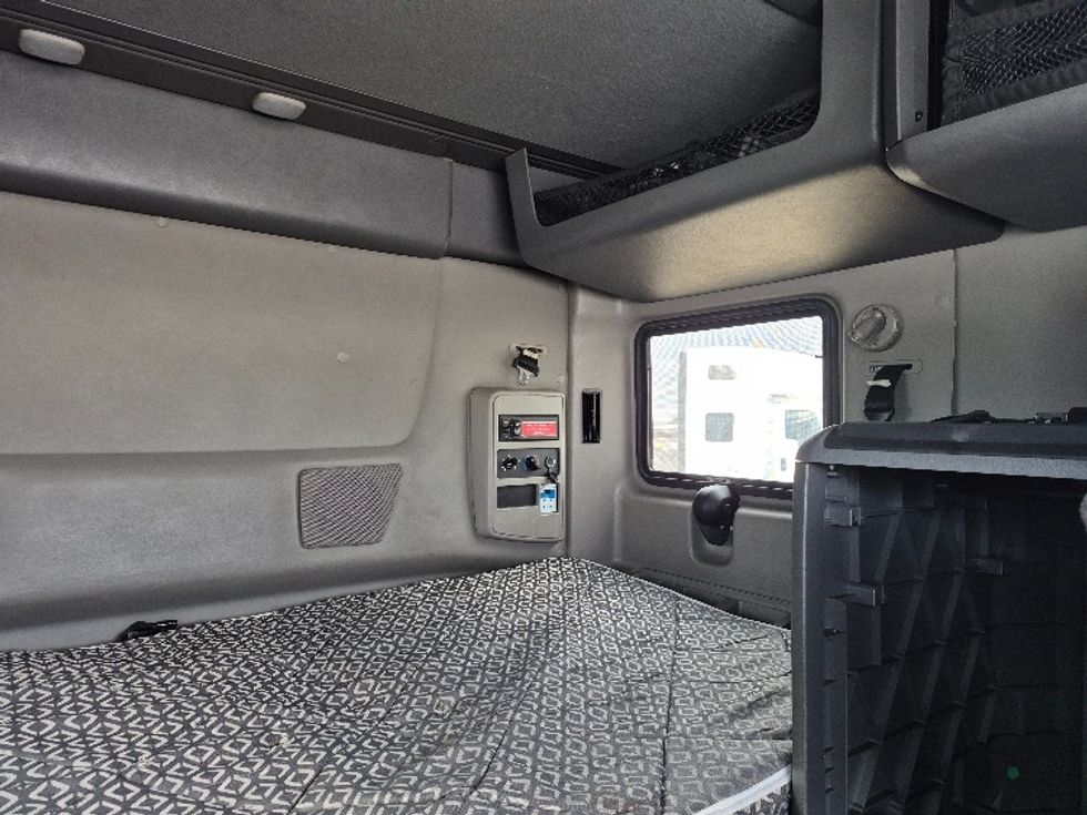 Sleeper Tractor-Heavy Duty Tractors-International-2023-LT625-La Porte-IN-624,496\n\t\tmiles-$ 41,500 - Image 17