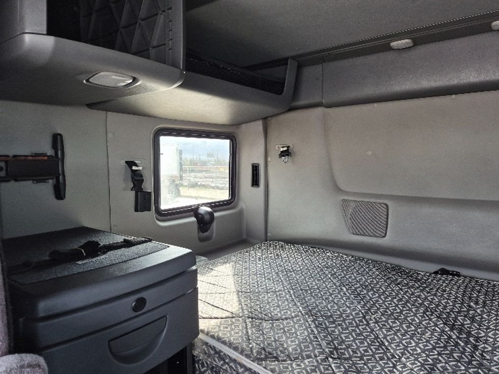 Sleeper Tractor-Heavy Duty Tractors-International-2023-LT625-La Porte-IN-624,496\n\t\tmiles-$ 41,500 - Image 18