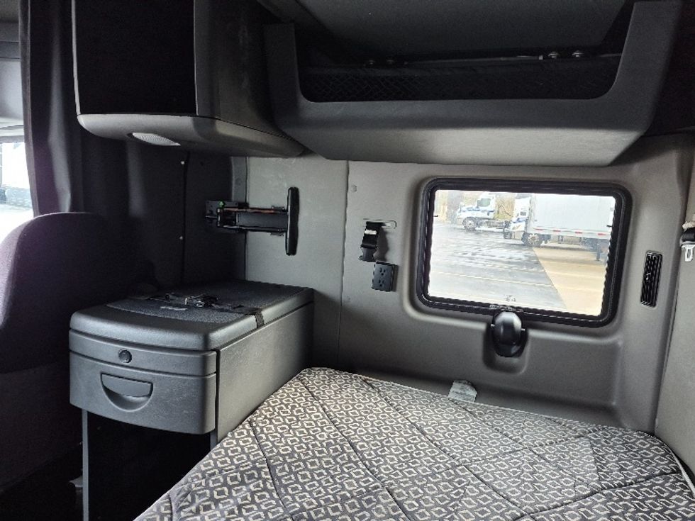 Sleeper Tractor-Heavy Duty Tractors-International-2023-LT625-La Porte-IN-624,496\n\t\tmiles-$ 41,500 - Image 19