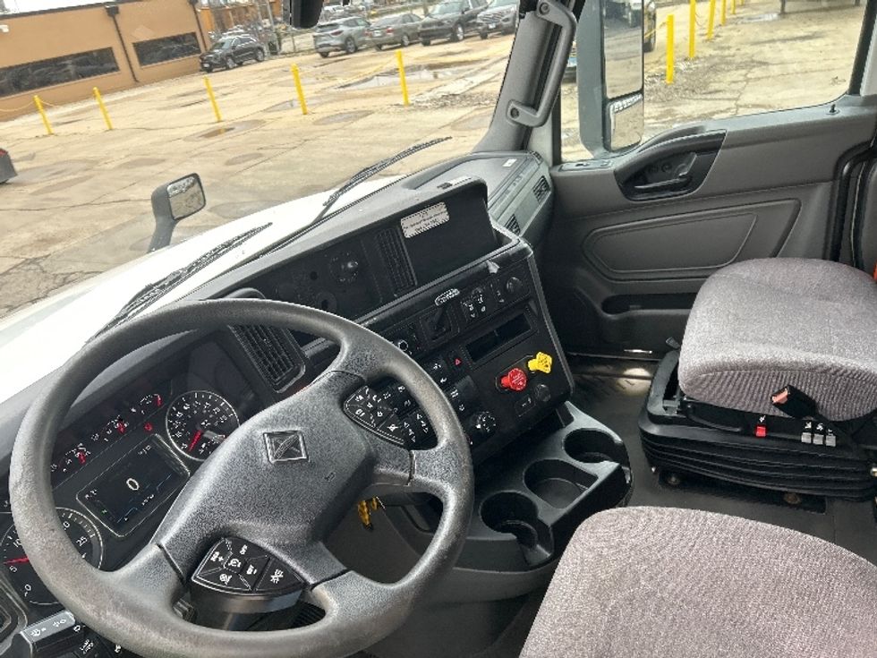 Sleeper Tractor-Heavy Duty Tractors-International-2023-LT625-La Porte-IN-624,531\n\t\tmiles-$ 41,500 - Image 10