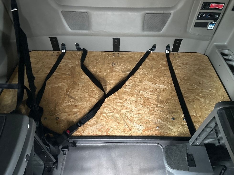 Sleeper Tractor-Heavy Duty Tractors-International-2023-LT625-La Porte-IN-624,531\n\t\tmiles-$ 41,500 - Image 17