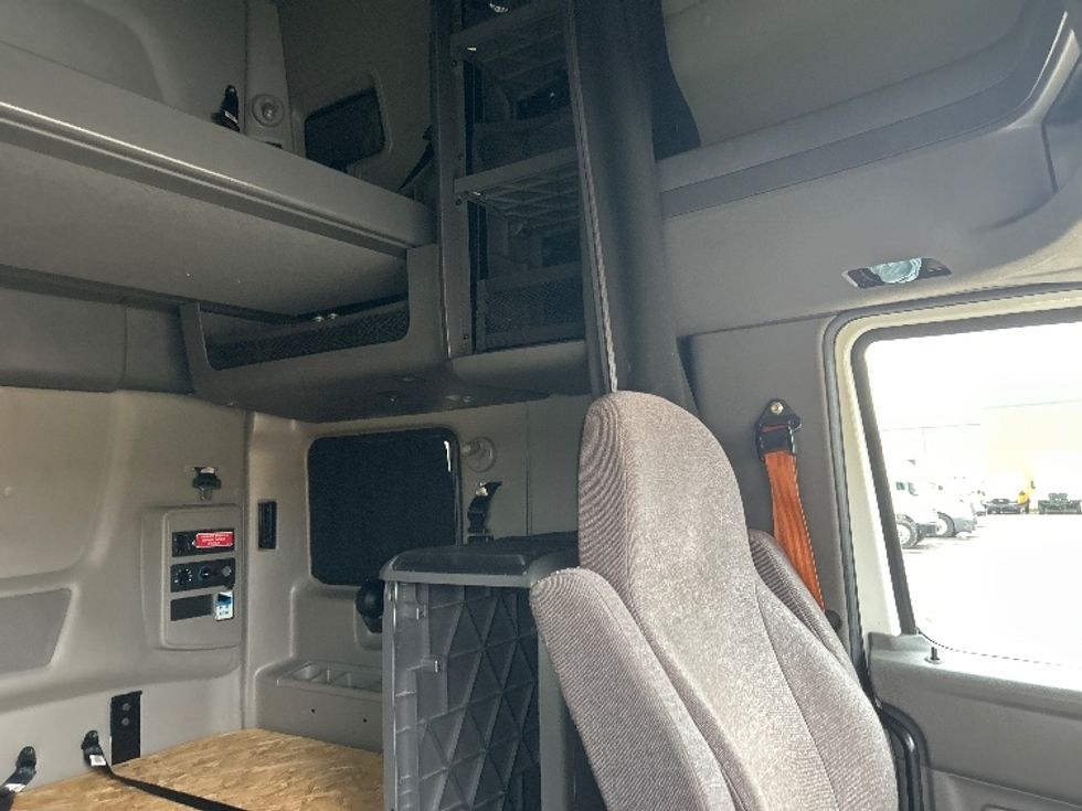 Sleeper Tractor-Heavy Duty Tractors-International-2023-LT625-La Porte-IN-624,531\n\t\tmiles-$ 41,500 - Image 18