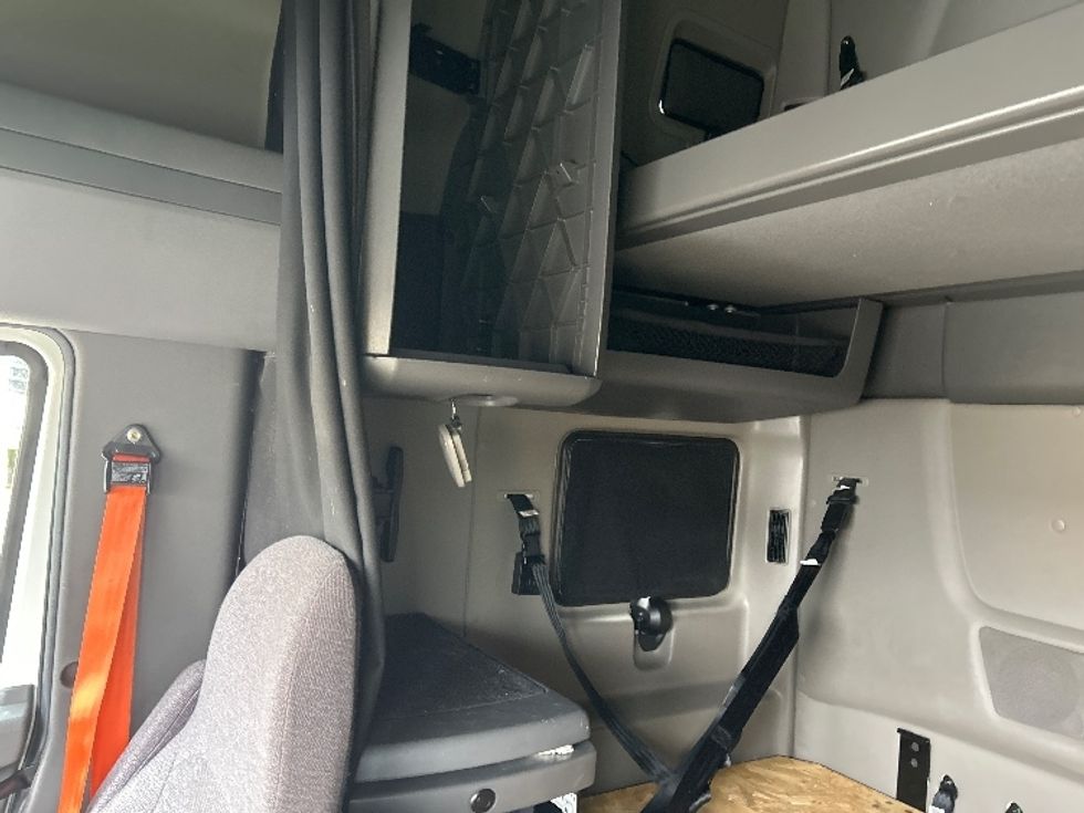 Sleeper Tractor-Heavy Duty Tractors-International-2023-LT625-La Porte-IN-624,531\n\t\tmiles-$ 41,500 - Image 19