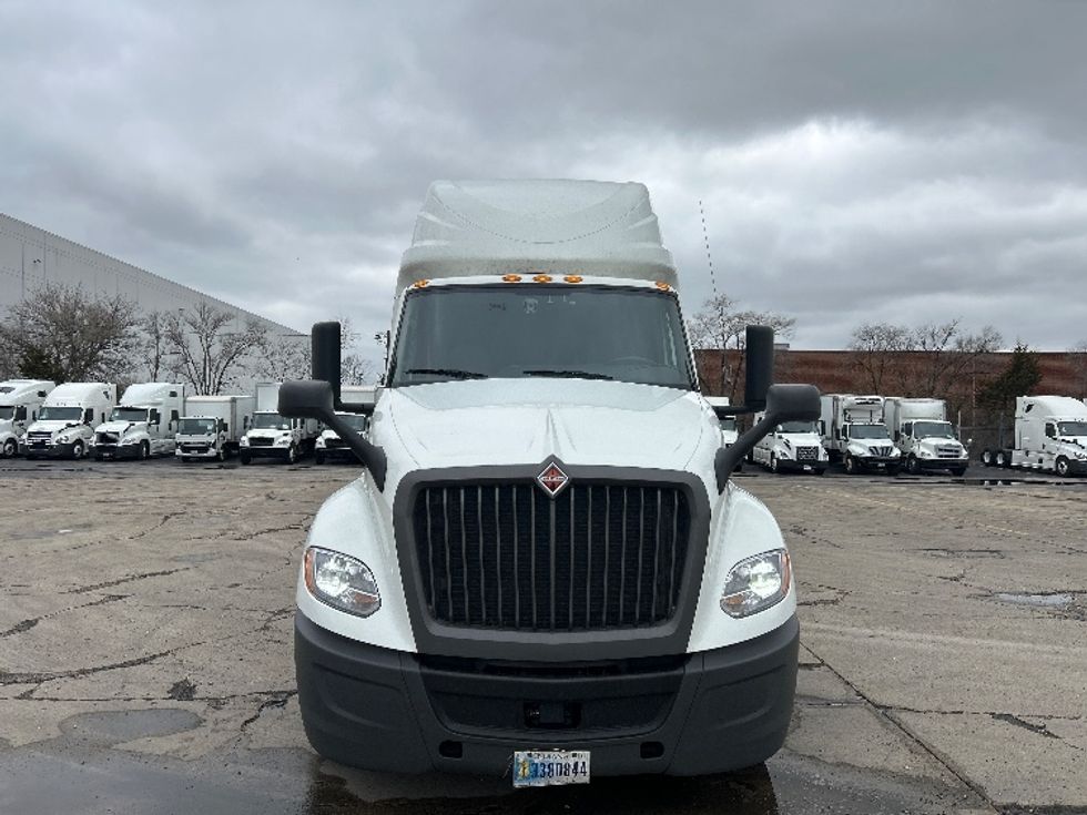 Sleeper Tractor-Heavy Duty Tractors-International-2023-LT625-La Porte-IN-624,531\n\t\tmiles-$ 41,500 - Image 2