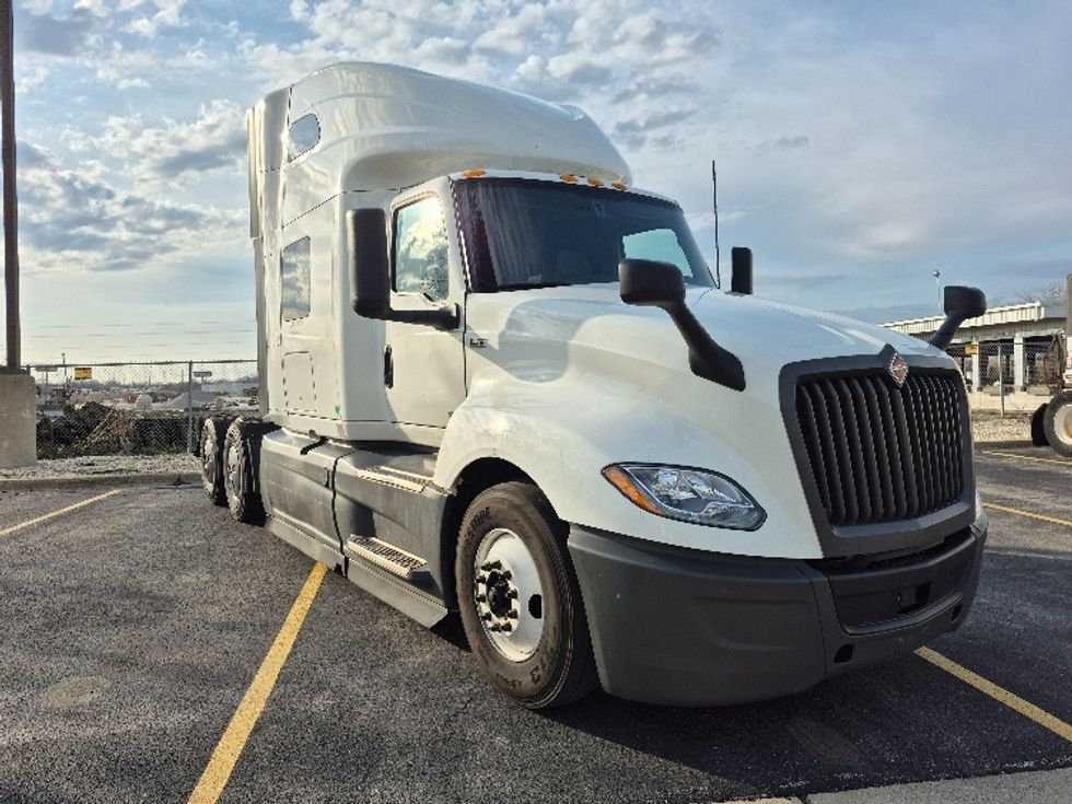 Sleeper Tractor-Heavy Duty Tractors-International-2023-LT625-La Porte-IN-630,892\n\t\tmiles-$ 43,750 - Image 1