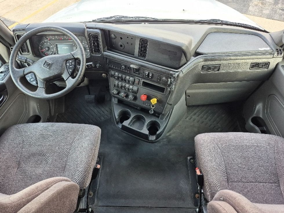 Sleeper Tractor-Heavy Duty Tractors-International-2023-LT625-La Porte-IN-630,892\n\t\tmiles-$ 43,750 - Image 12