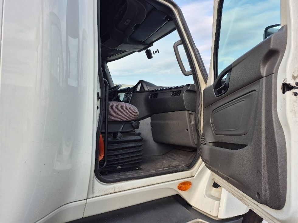 Sleeper Tractor-Heavy Duty Tractors-International-2023-LT625-La Porte-IN-630,892\n\t\tmiles-$ 43,750 - Image 13