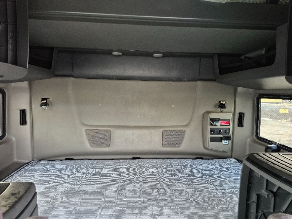 Sleeper Tractor-Heavy Duty Tractors-International-2023-LT625-La Porte-IN-630,892\n\t\tmiles-$ 43,750 - Image 16