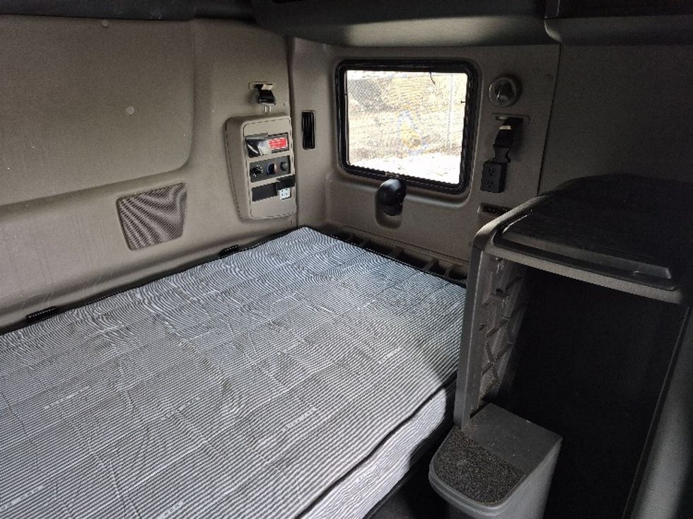 Sleeper Tractor-Heavy Duty Tractors-International-2023-LT625-La Porte-IN-630,892\n\t\tmiles-$ 43,750 - Image 17