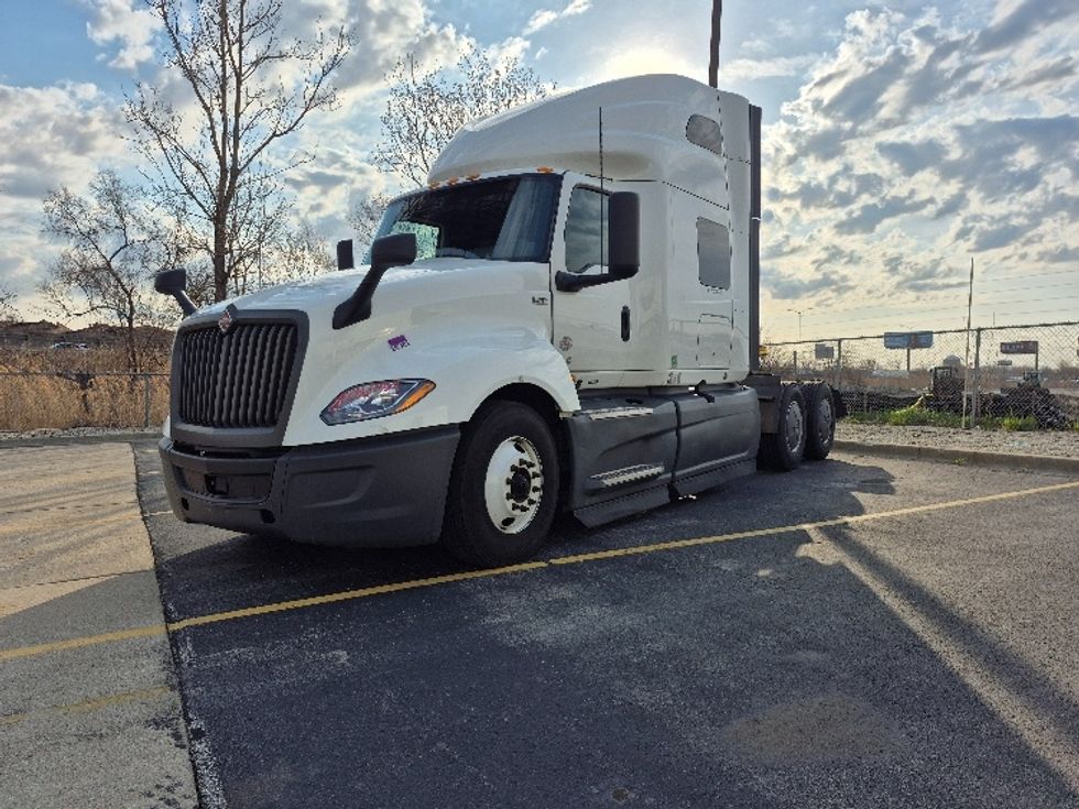 Sleeper Tractor-Heavy Duty Tractors-International-2023-LT625-La Porte-IN-630,892\n\t\tmiles-$ 43,750 - Image 3