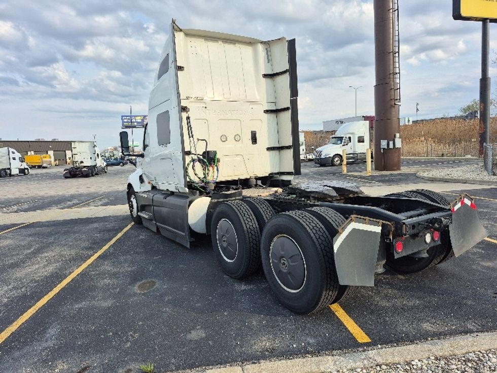Sleeper Tractor-Heavy Duty Tractors-International-2023-LT625-La Porte-IN-630,892\n\t\tmiles-$ 43,750 - Image 5