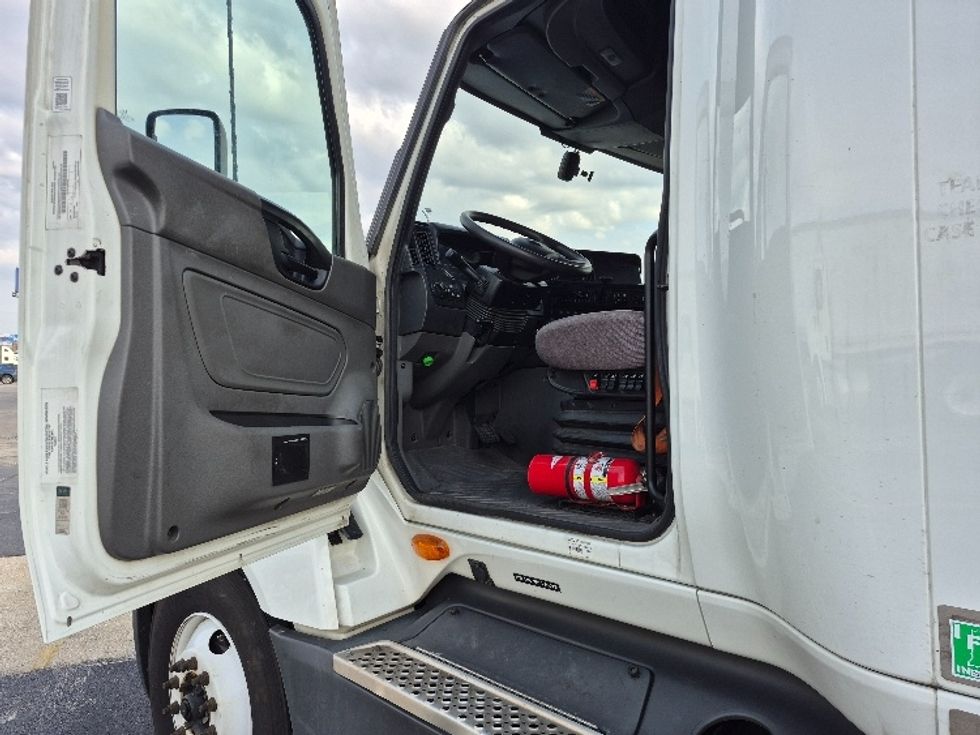 Sleeper Tractor-Heavy Duty Tractors-International-2023-LT625-La Porte-IN-630,892\n\t\tmiles-$ 43,750 - Image 9