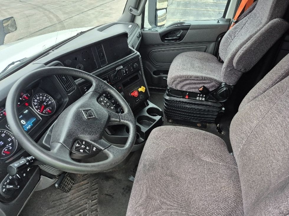 Sleeper Tractor-Heavy Duty Tractors-International-2023-LT625-La Porte-IN-631,454\n\t\tmiles-$ 43,000 - Image 10