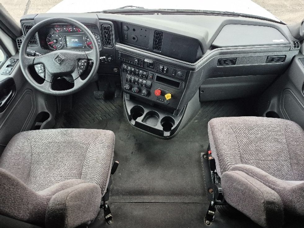 Sleeper Tractor-Heavy Duty Tractors-International-2023-LT625-La Porte-IN-631,454\n\t\tmiles-$ 43,000 - Image 12