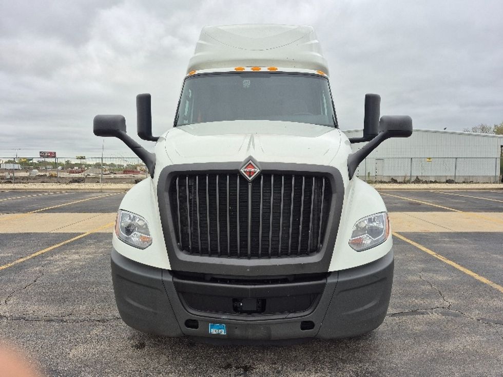Sleeper Tractor-Heavy Duty Tractors-International-2023-LT625-La Porte-IN-631,454\n\t\tmiles-$ 43,000 - Image 2