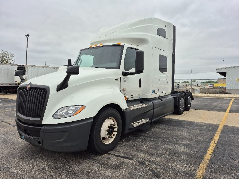 Sleeper Tractor-Heavy Duty Tractors-International-2023-LT625-La Porte-IN-631,454\n\t\tmiles-$ 43,000 - Image 3