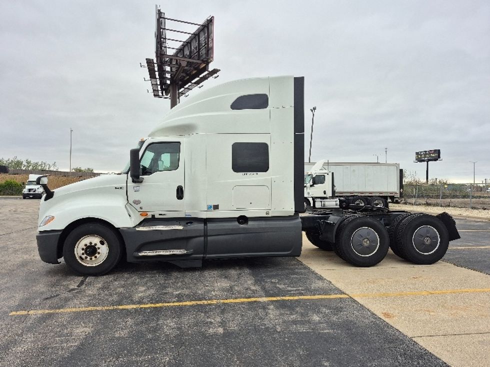 Sleeper Tractor-Heavy Duty Tractors-International-2023-LT625-La Porte-IN-631,454\n\t\tmiles-$ 43,000 - Image 4