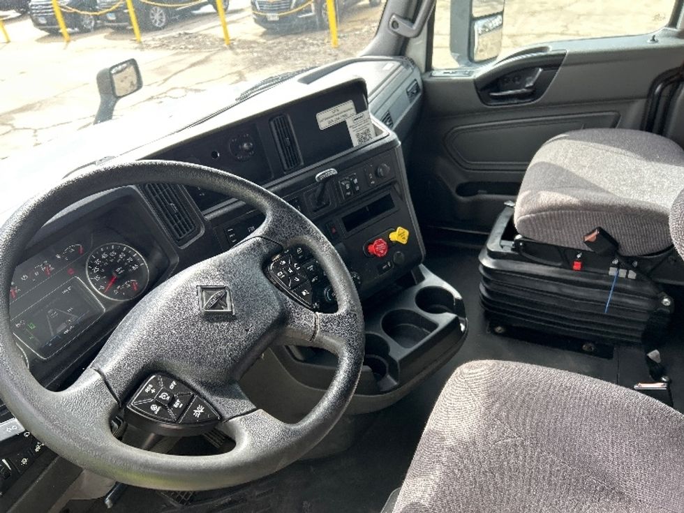 Sleeper Tractor-Heavy Duty Tractors-International-2023-LT625-La Porte-IN-659,483\n\t\tmiles-$ 38,000 - Image 10