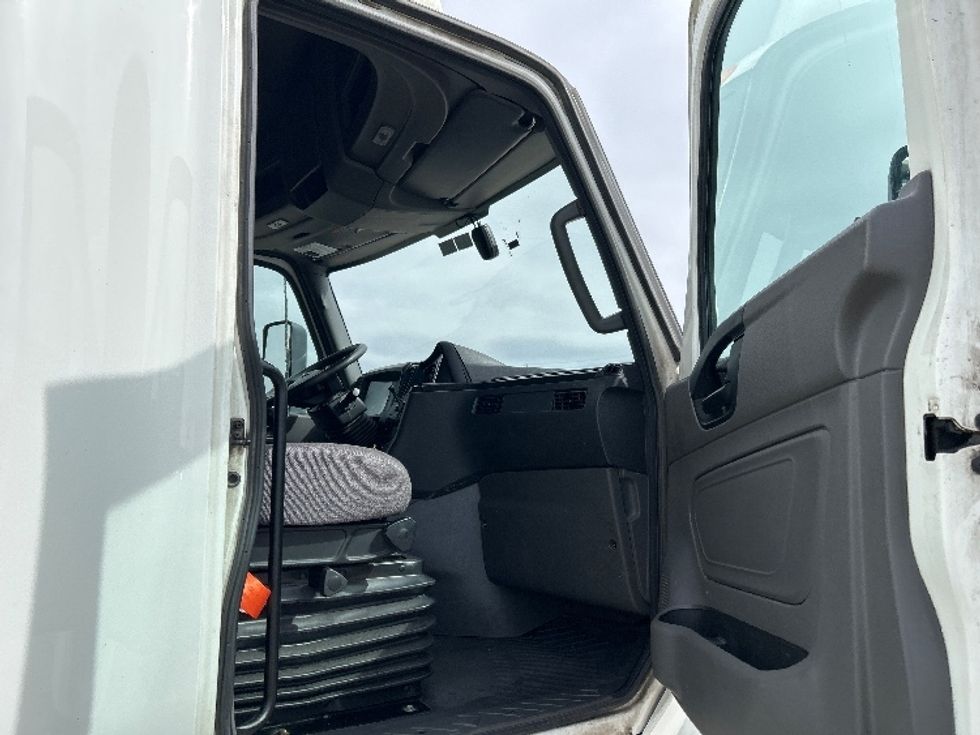 Sleeper Tractor-Heavy Duty Tractors-International-2023-LT625-La Porte-IN-659,483\n\t\tmiles-$ 38,000 - Image 13