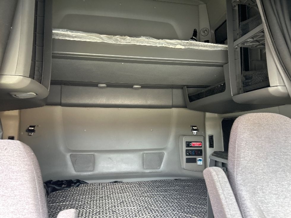 Sleeper Tractor-Heavy Duty Tractors-International-2023-LT625-La Porte-IN-659,483\n\t\tmiles-$ 38,000 - Image 16