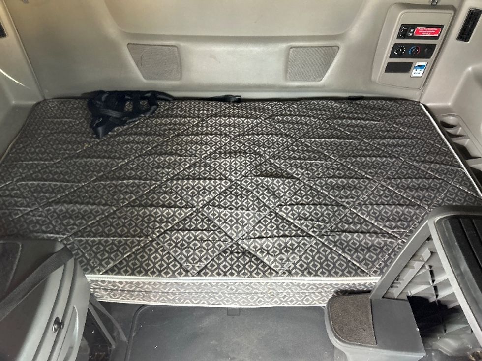 Sleeper Tractor-Heavy Duty Tractors-International-2023-LT625-La Porte-IN-659,483\n\t\tmiles-$ 38,000 - Image 17