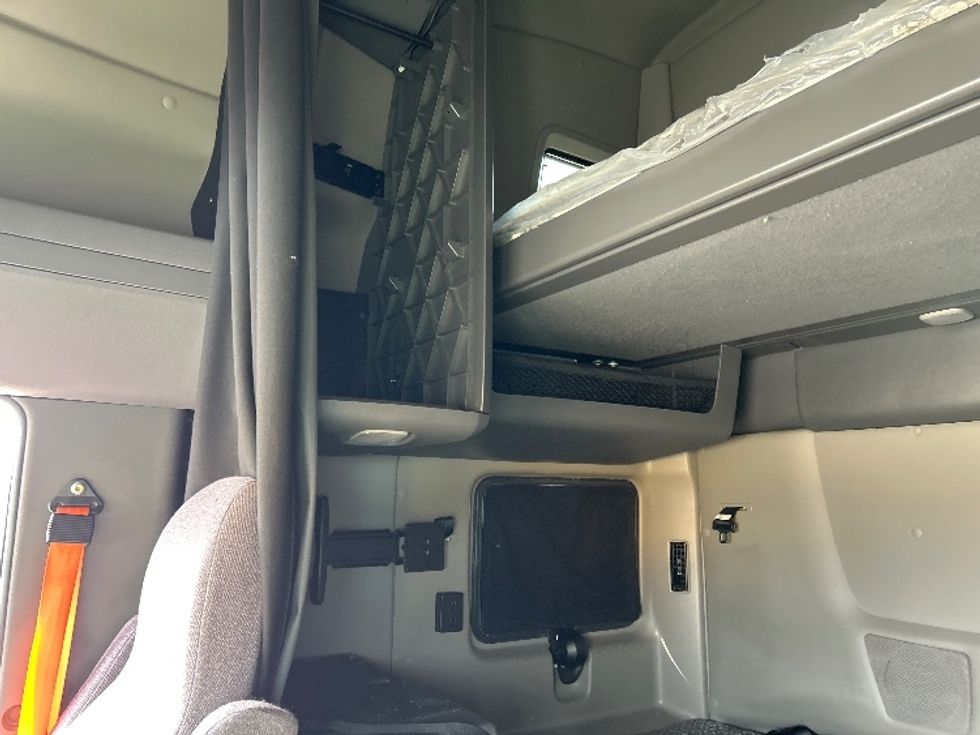 Sleeper Tractor-Heavy Duty Tractors-International-2023-LT625-La Porte-IN-659,483\n\t\tmiles-$ 38,000 - Image 19