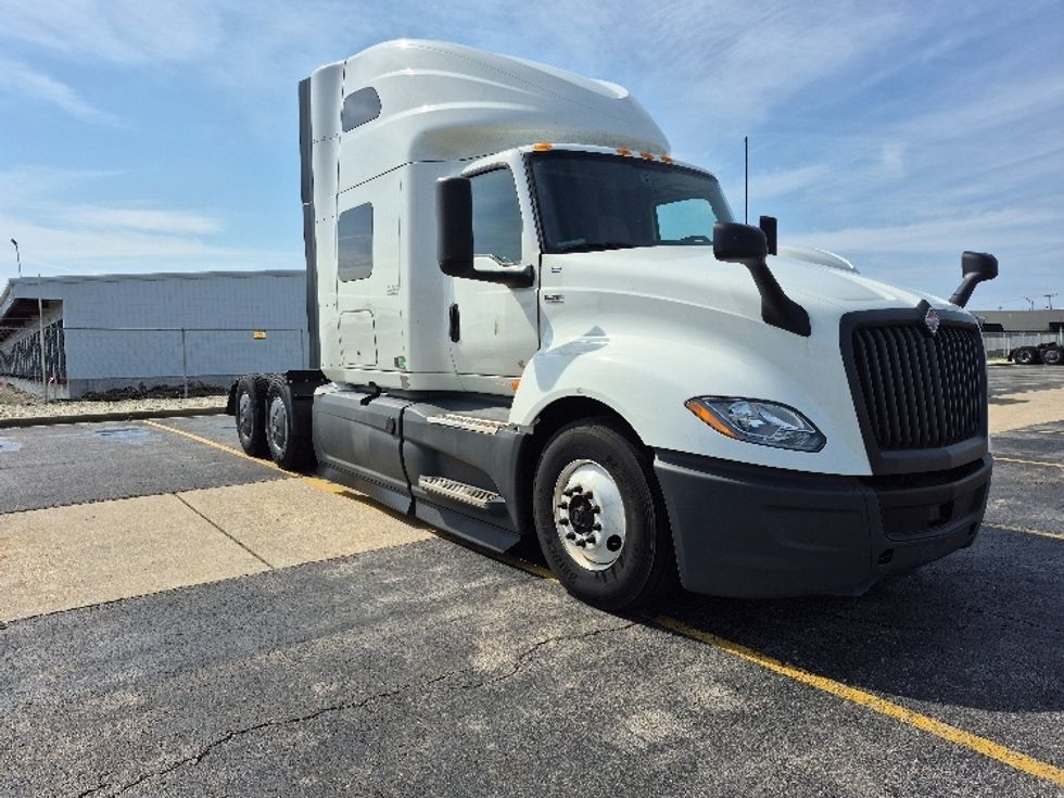 Sleeper Tractor-Heavy Duty Tractors-International-2023-LT625-La Porte-IN-661,800\n\t\tmiles-$ 41,000 - Image 1