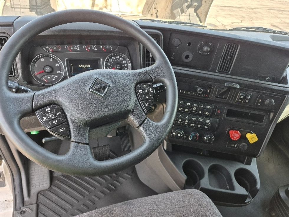 Sleeper Tractor-Heavy Duty Tractors-International-2023-LT625-La Porte-IN-661,800\n\t\tmiles-$ 41,000 - Image 11