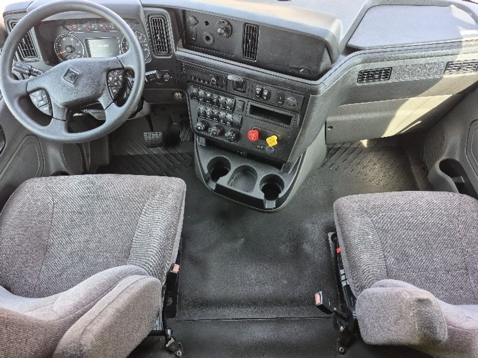 Sleeper Tractor-Heavy Duty Tractors-International-2023-LT625-La Porte-IN-661,800\n\t\tmiles-$ 41,000 - Image 12