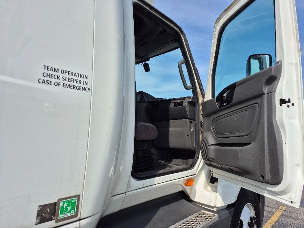 Sleeper Tractor-Heavy Duty Tractors-International-2023-LT625-La Porte-IN-661,800\n\t\tmiles-$ 41,000 - Image 13