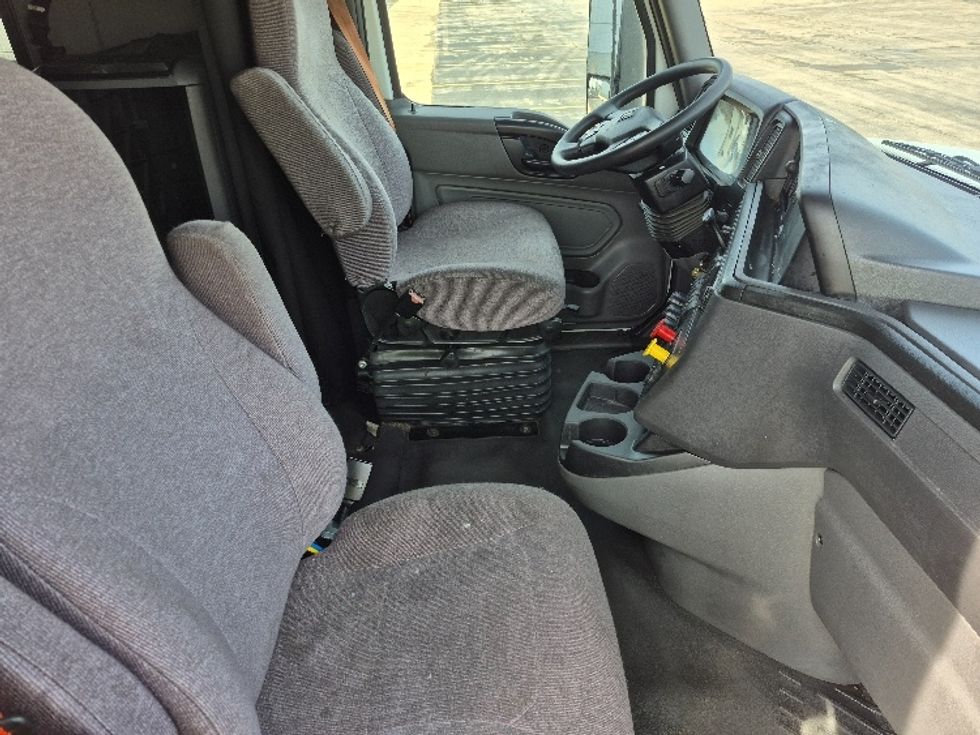 Sleeper Tractor-Heavy Duty Tractors-International-2023-LT625-La Porte-IN-661,800\n\t\tmiles-$ 41,000 - Image 15