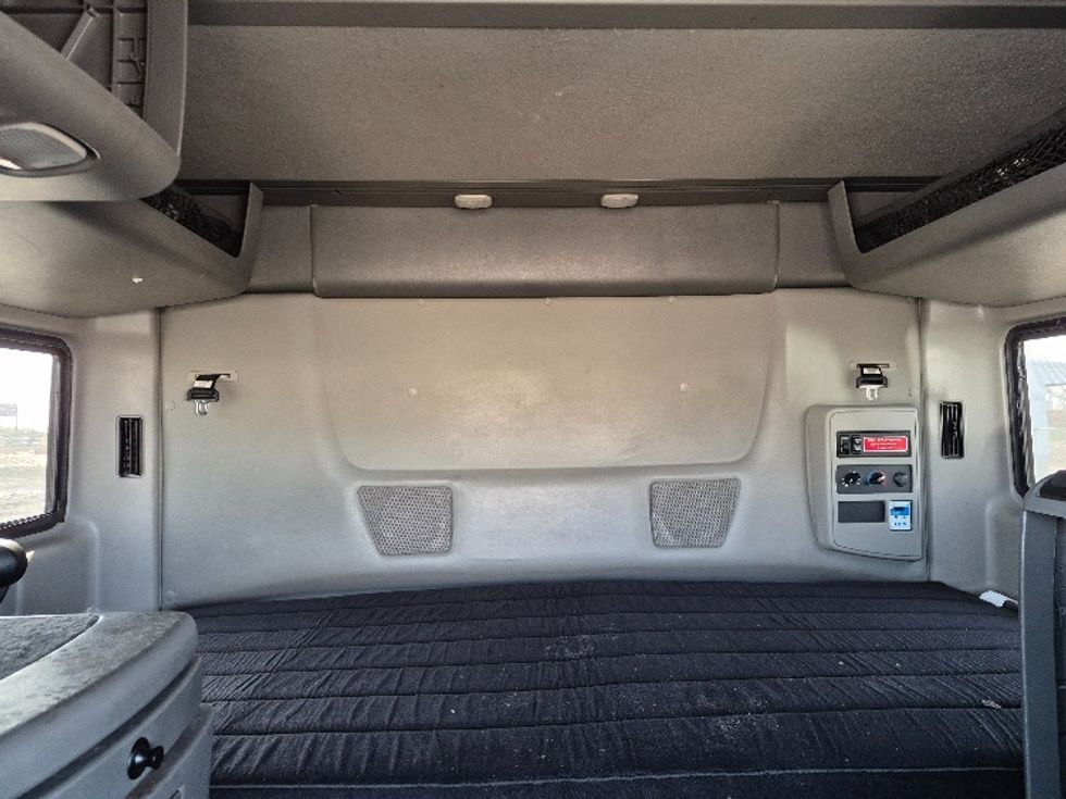 Sleeper Tractor-Heavy Duty Tractors-International-2023-LT625-La Porte-IN-661,800\n\t\tmiles-$ 41,000 - Image 16