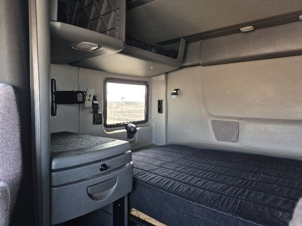 Sleeper Tractor-Heavy Duty Tractors-International-2023-LT625-La Porte-IN-661,800\n\t\tmiles-$ 41,000 - Image 18