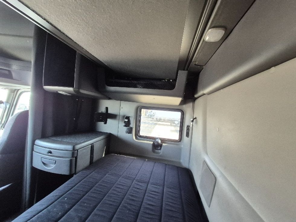 Sleeper Tractor-Heavy Duty Tractors-International-2023-LT625-La Porte-IN-661,800\n\t\tmiles-$ 41,000 - Image 19