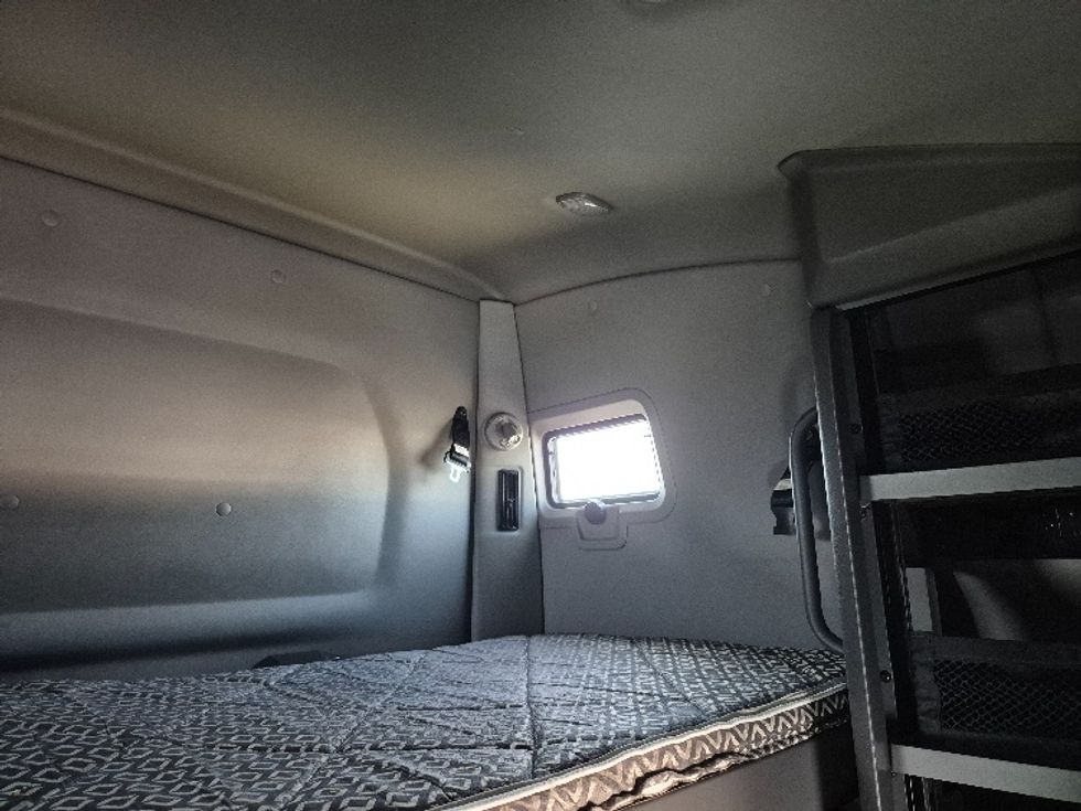 Sleeper Tractor-Heavy Duty Tractors-International-2023-LT625-La Porte-IN-661,800\n\t\tmiles-$ 41,000 - Image 23