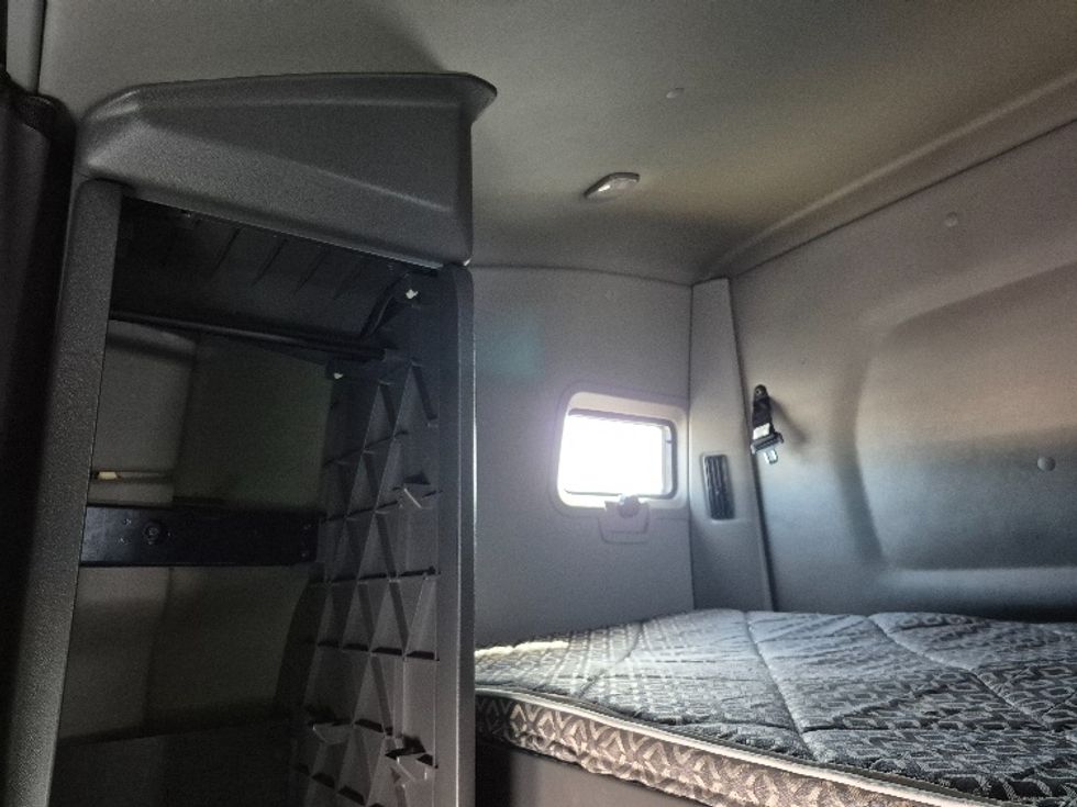 Sleeper Tractor-Heavy Duty Tractors-International-2023-LT625-La Porte-IN-661,800\n\t\tmiles-$ 41,000 - Image 24