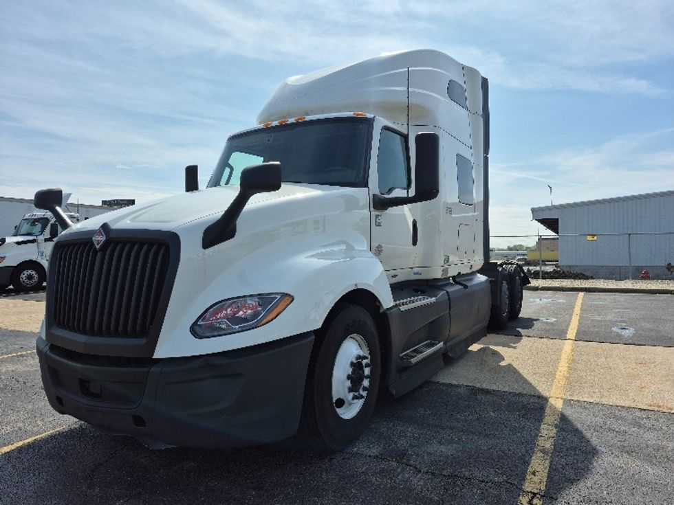 Sleeper Tractor-Heavy Duty Tractors-International-2023-LT625-La Porte-IN-661,800\n\t\tmiles-$ 41,000 - Image 3