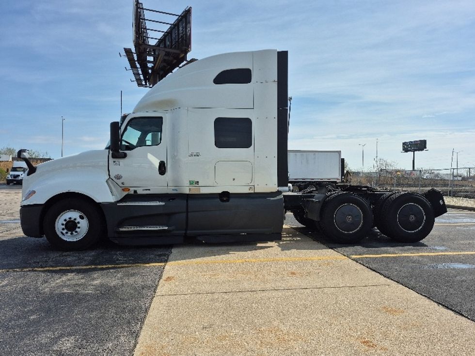 Sleeper Tractor-Heavy Duty Tractors-International-2023-LT625-La Porte-IN-661,800\n\t\tmiles-$ 41,000 - Image 4