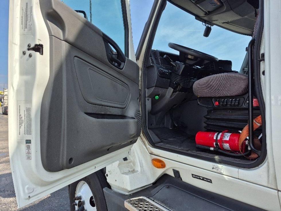 Sleeper Tractor-Heavy Duty Tractors-International-2023-LT625-La Porte-IN-661,800\n\t\tmiles-$ 41,000 - Image 9