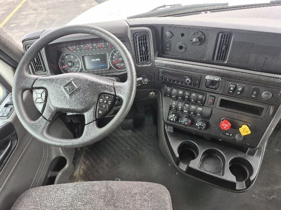 Sleeper Tractor-Heavy Duty Tractors-International-2023-LT625-La Porte-IN-661,896\n\t\tmiles-$ 41,000 - Image 11