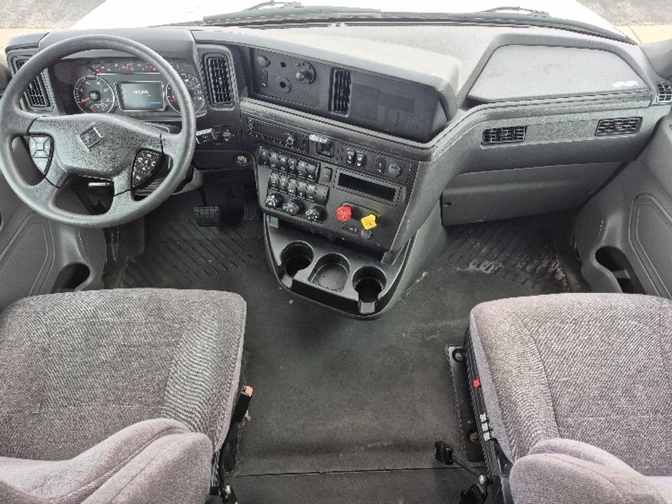 Sleeper Tractor-Heavy Duty Tractors-International-2023-LT625-La Porte-IN-661,896\n\t\tmiles-$ 41,000 - Image 12