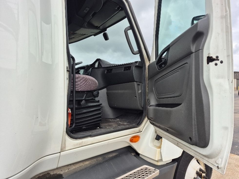 Sleeper Tractor-Heavy Duty Tractors-International-2023-LT625-La Porte-IN-661,896\n\t\tmiles-$ 41,000 - Image 13