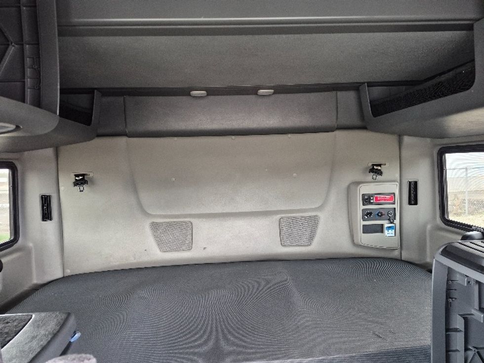 Sleeper Tractor-Heavy Duty Tractors-International-2023-LT625-La Porte-IN-661,896\n\t\tmiles-$ 41,000 - Image 16