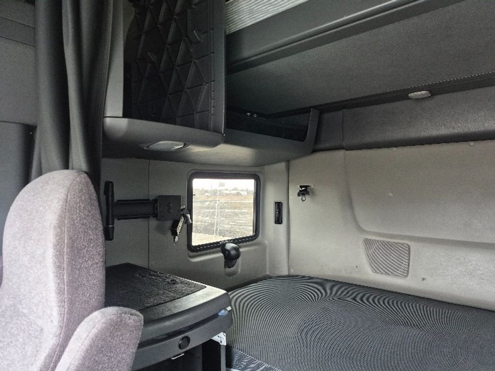 Sleeper Tractor-Heavy Duty Tractors-International-2023-LT625-La Porte-IN-661,896\n\t\tmiles-$ 41,000 - Image 18