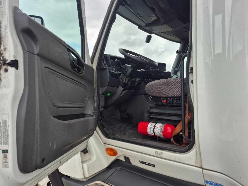 Sleeper Tractor-Heavy Duty Tractors-International-2023-LT625-La Porte-IN-661,896\n\t\tmiles-$ 41,000 - Image 9