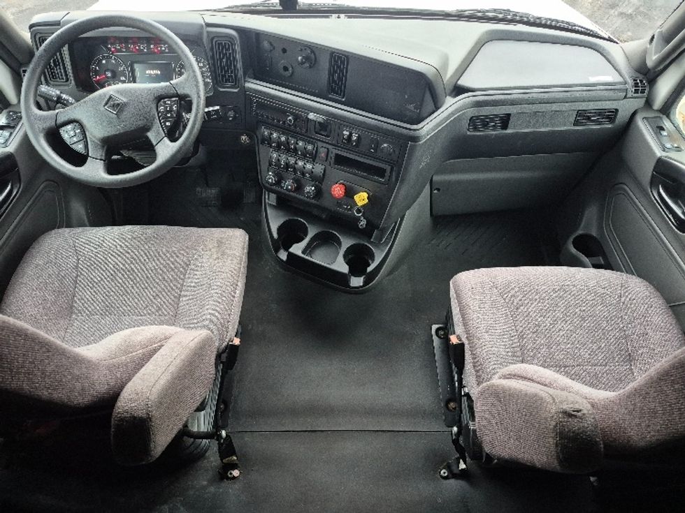 Sleeper Tractor-Heavy Duty Tractors-International-2023-LT625-La Porte-IN-678,917\n\t\tmiles-$ 35,250 - Image 11