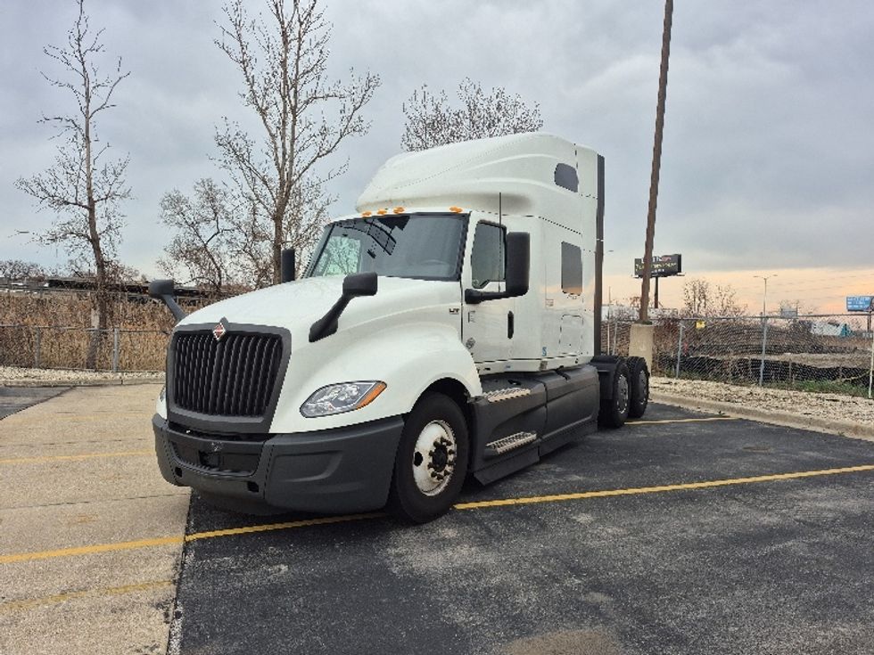 Sleeper Tractor-Heavy Duty Tractors-International-2023-LT625-La Porte-IN-678,917\n\t\tmiles-$ 35,250 - Image 3