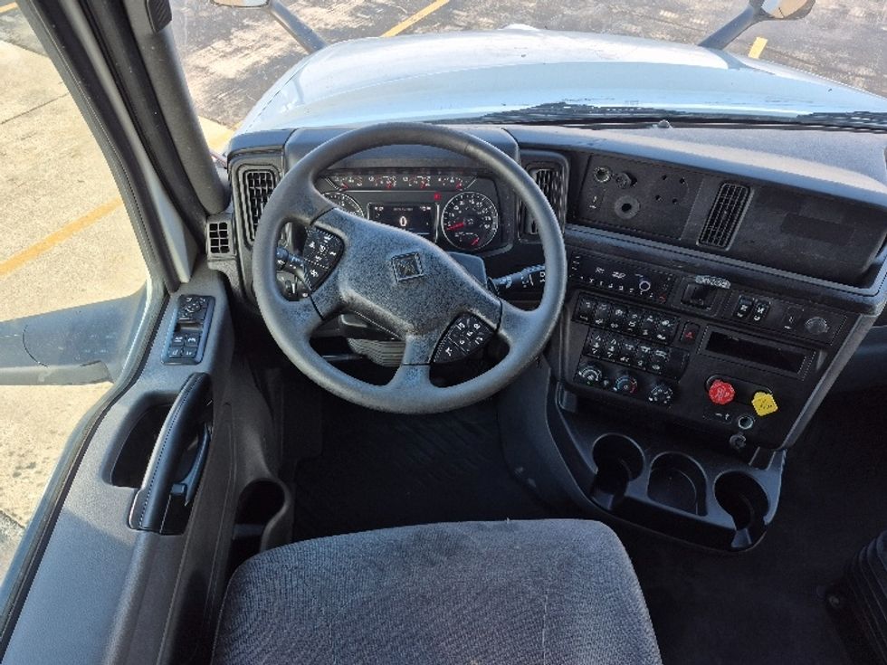 Sleeper Tractor-Heavy Duty Tractors-International-2023-LT625-La Porte-IN-684,833\n\t\tmiles-$ 34,500 - Image 11